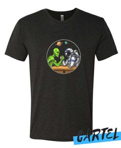 Space Alien Astronaut Arm Wrestling UFO awesome T Shirt